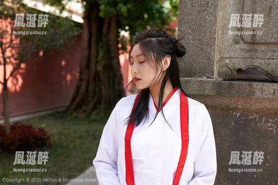 蜜桃社 - 全新白丝作品集上线，伊琳又带我们去哪儿玩啊？