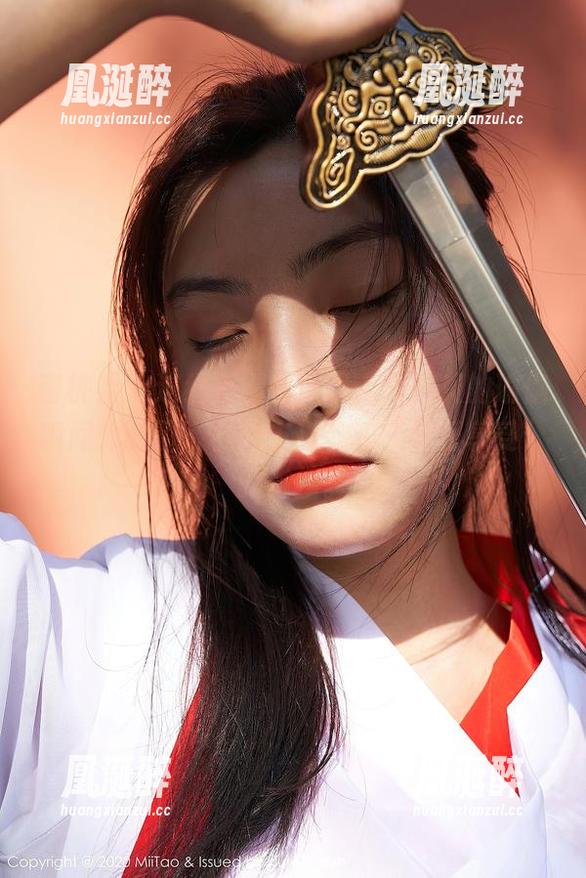 蜜桃社-韩贝贝 蜜桃社 - 这组高清图库里,韩贝贝的瑜伽瞬间体验了“极简主义”和“极乐享受”的碰撞。