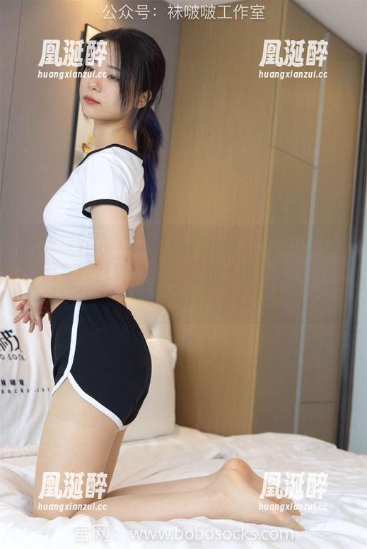 袜啵啵 - 定制版的夏日图集，看稚予如何把万物顺时针纠缠，上演一场小打小闹的画面。
