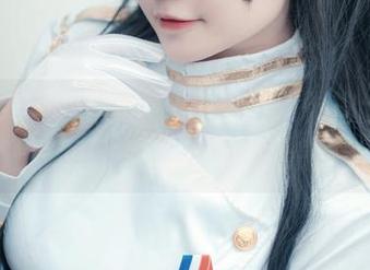 阿半今天很开心的私拍美图，粉护士风格让我想到了流行的四处请医。