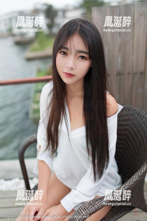 青豆客 - 看！黄梦羡穿着礼服的照片，原图竟然有鸟飞过！