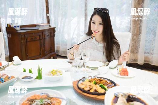 魅妍社 - 王婉悠Queen作品集，睡衣篇：谁说不能在家里吃零食的同时摆个pose呢？