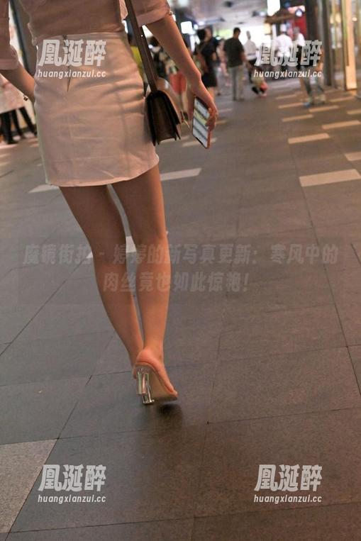 魔镜街拍 - 婷婷的新写真更新：寒风中的肉丝竟也如此惊艳！