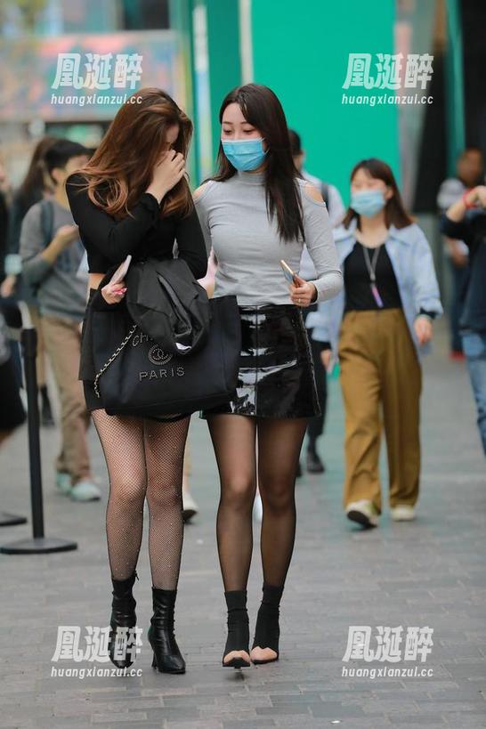 魔镜街拍 - 不得不说，艾小青的旗袍街拍高清美图里，隐藏着我由衷的种种赞叹……